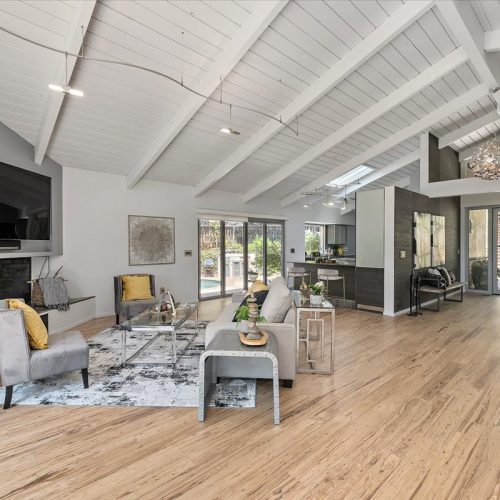 04-Living Area