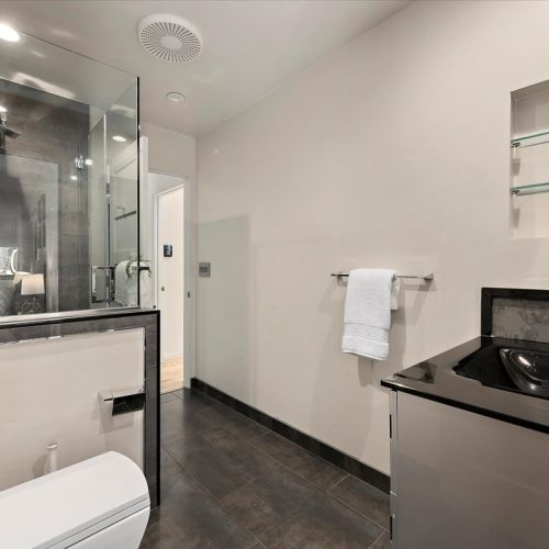 21-Jack and Jill Bathroom