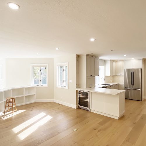 FAMILY ROOM & KITCHEN